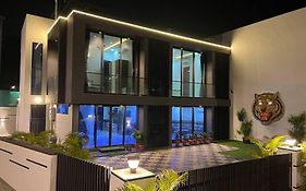 Starmount Villa